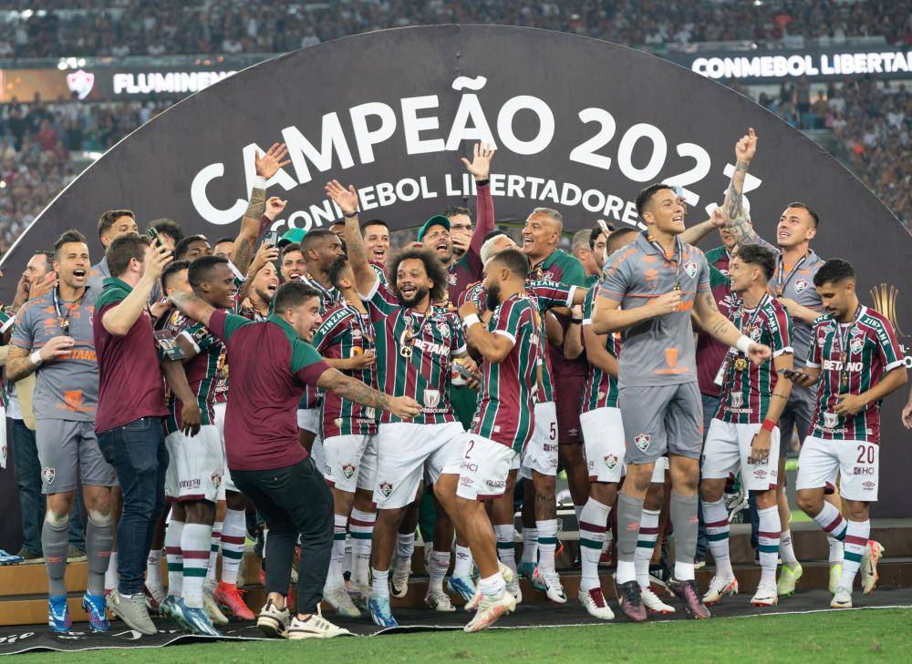 为足球界中 为足球界中