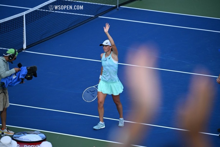 我国击剑队不敌香港队 止步男子团体花剑复赛八强