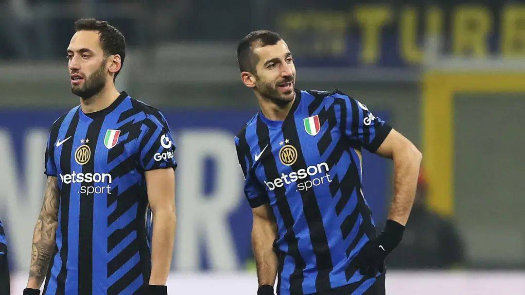 樊振东德甲首秀两盘失利，队友暖心安慰，期待后续表现。